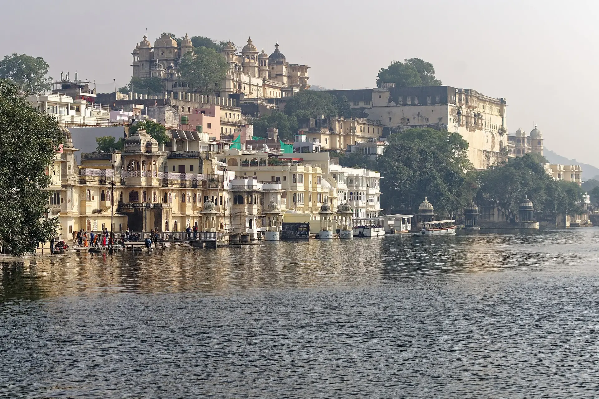 City Palace on the shore of Lake Pichola, Udaipur, Rajasthan